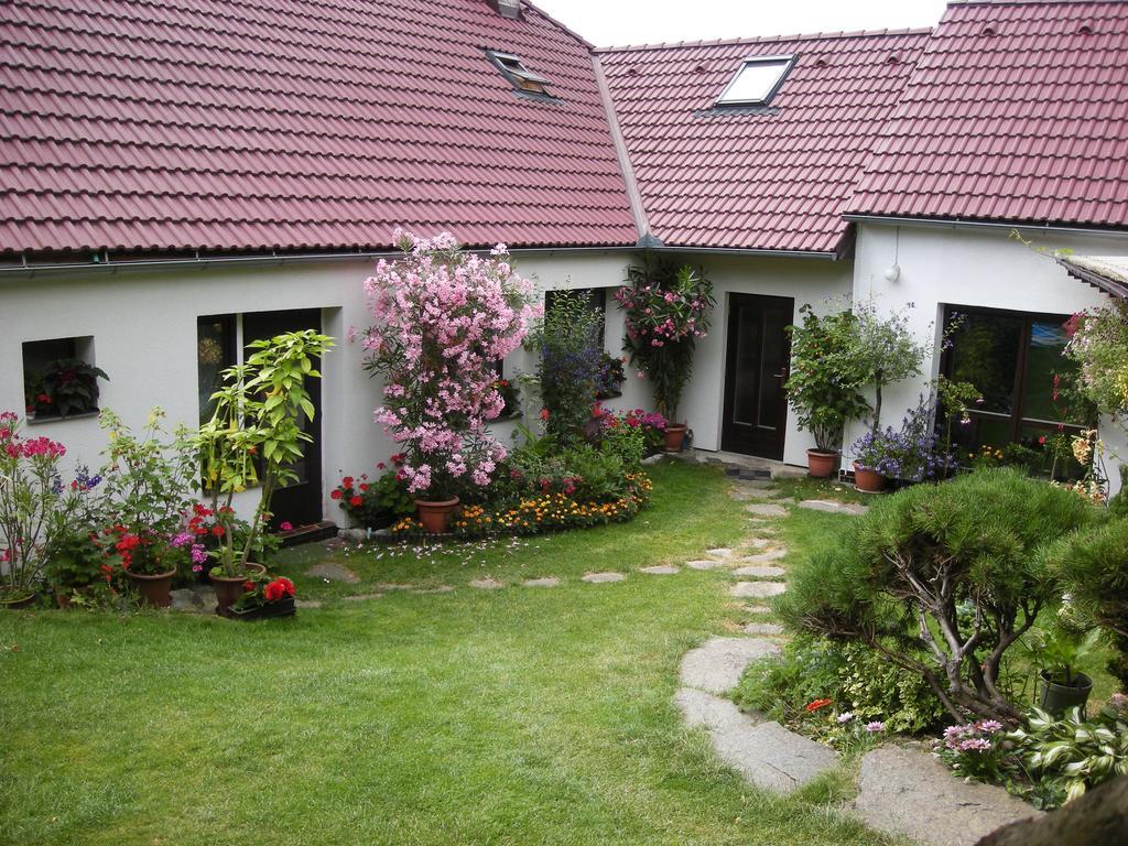 Penzion Nevcehle Urbanov Bagian luar foto
